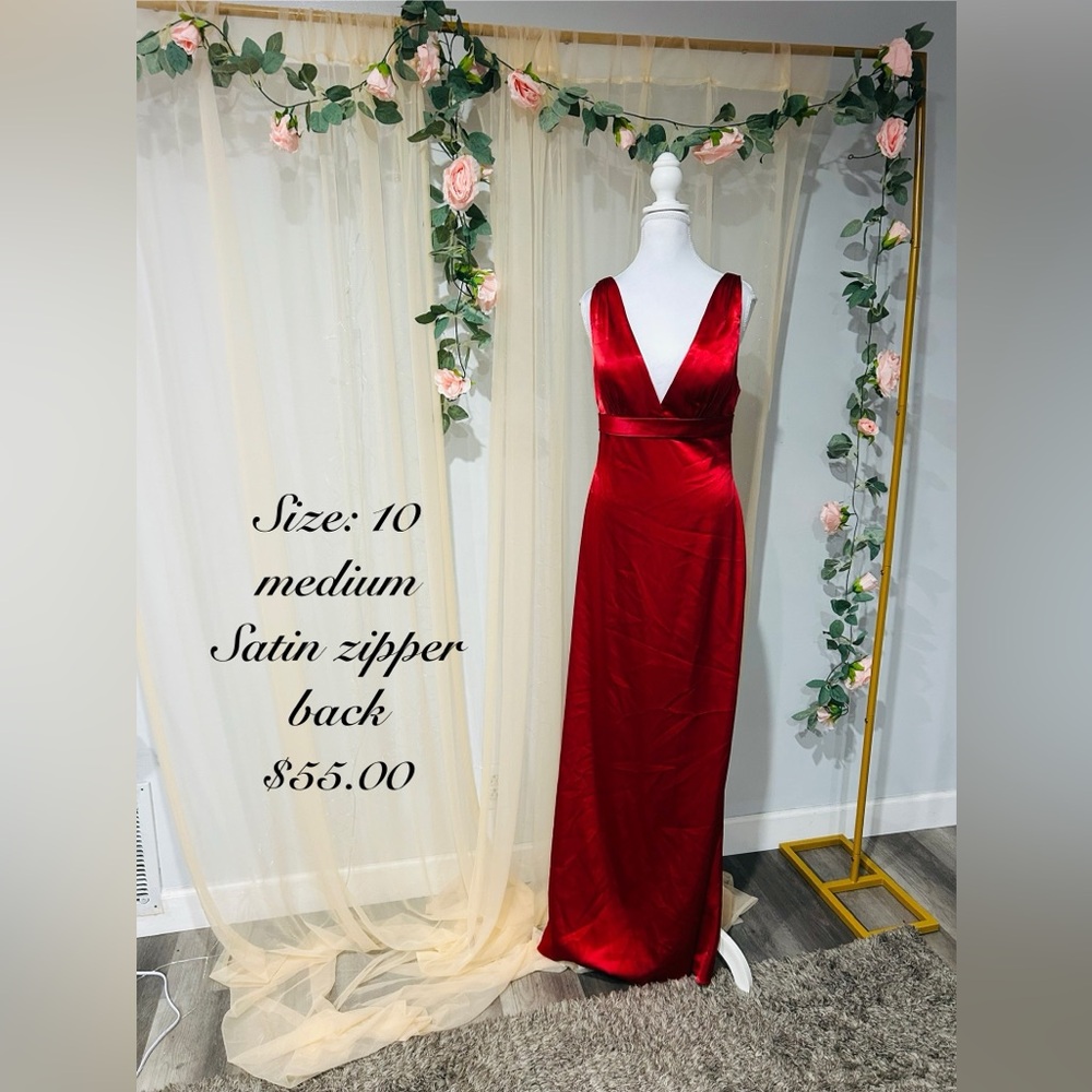 Elegant Satin Maxi Dress in burgundy